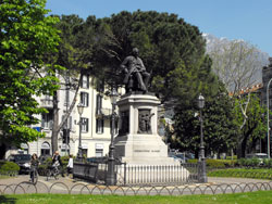 Памятник Алессандро Мандзони - Лекко