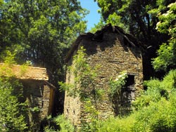 Руины древнего Камаджоре (1072 м.) | Круговой трекинг от Дервио до Камаджоре