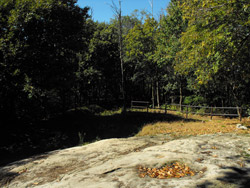 Камень-песчаник Пьянвалле (450 м.) | Круговой прогулка в парке Спина Верде